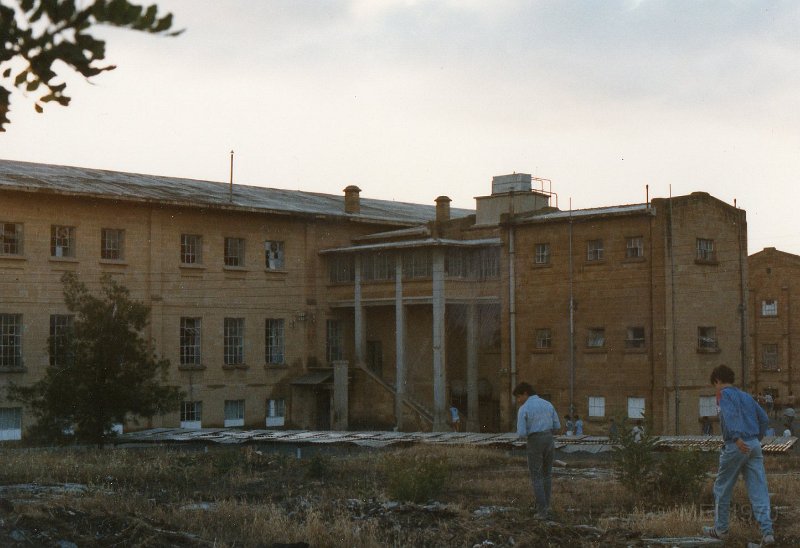 Behide Boys Building img003.jpg