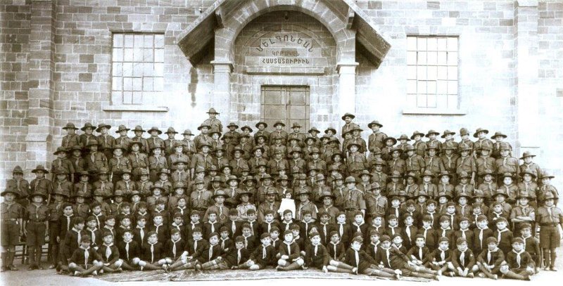 Melkonian's_first_Scouts_(1932)-ByGaro-02-2014.jpg