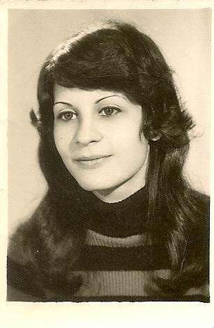 Seta-1979-withChildSarah